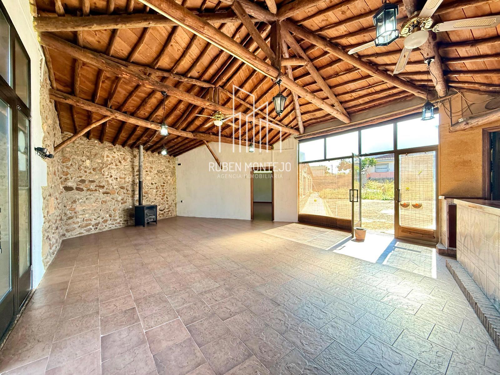 Local en venda en Robliza de Cojos amb Terrassa