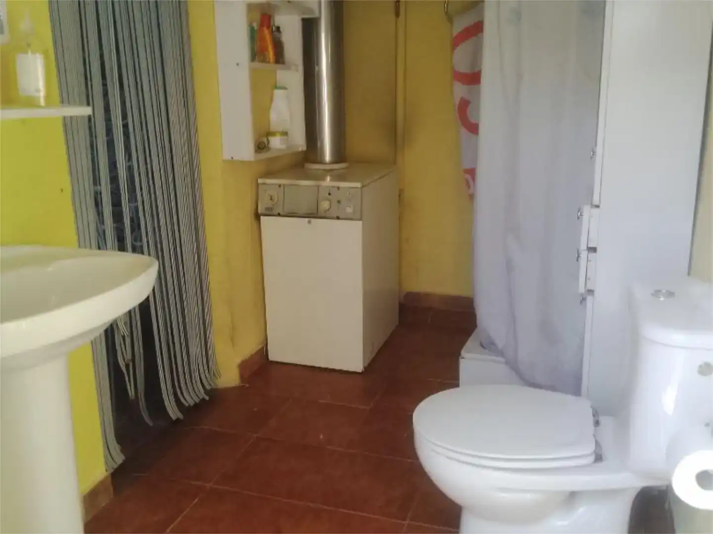 Bathroom of Detached homes for sale in Mengamuñoz  with Parquet flooring, Storage room and Furnished
