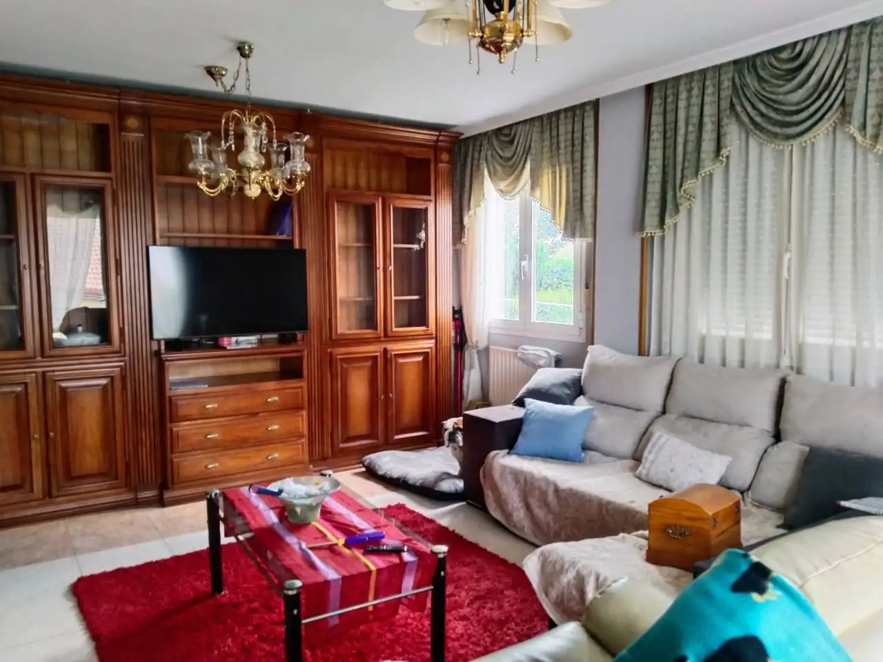 Sala d'estar de Casa o xalet en venda en Villariezo amb Calefacció, Jardí privat i Parquet