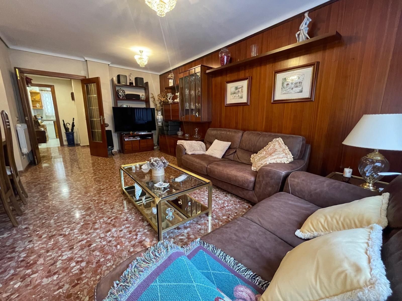 Sala de estar de Piso en venta en Castellón de la Plana / Castelló de la Plana con Aire acondicionado, Calefacción y Trastero