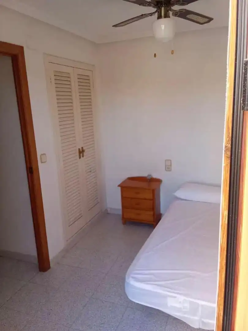 Habitación de Casa o chalet de alquiler en Santa Pola con Amueblado, Lavadora y Microondas