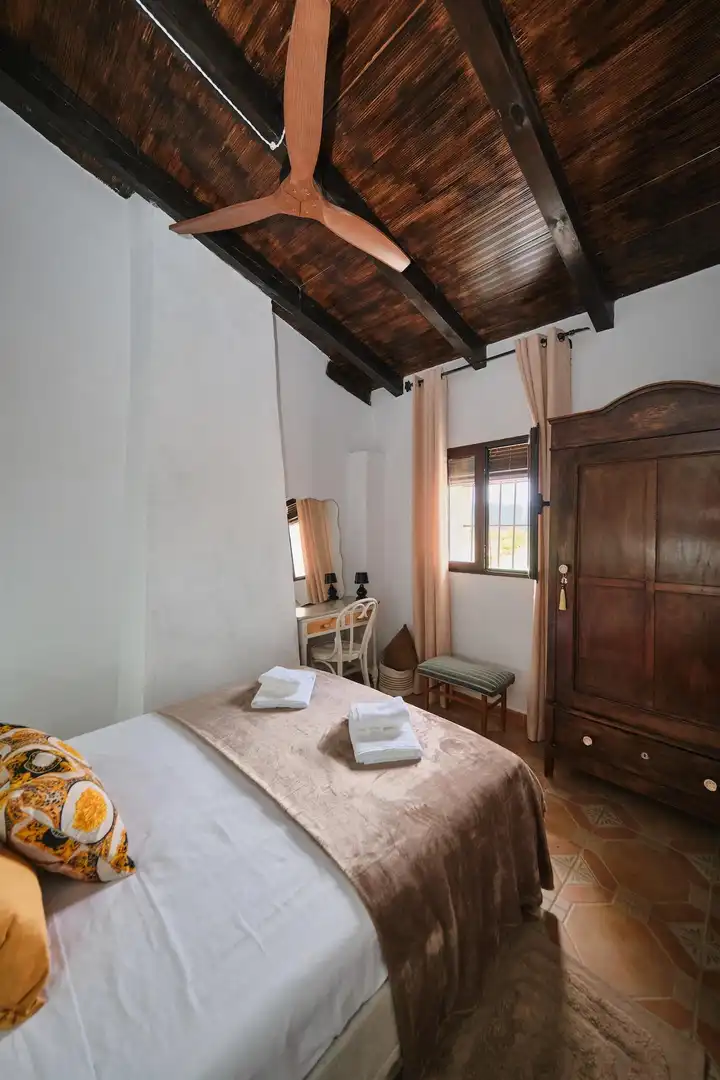 Dormitori de Finca rústica en venda en Fornes amb Aire condicionat, Jardí privat i Traster