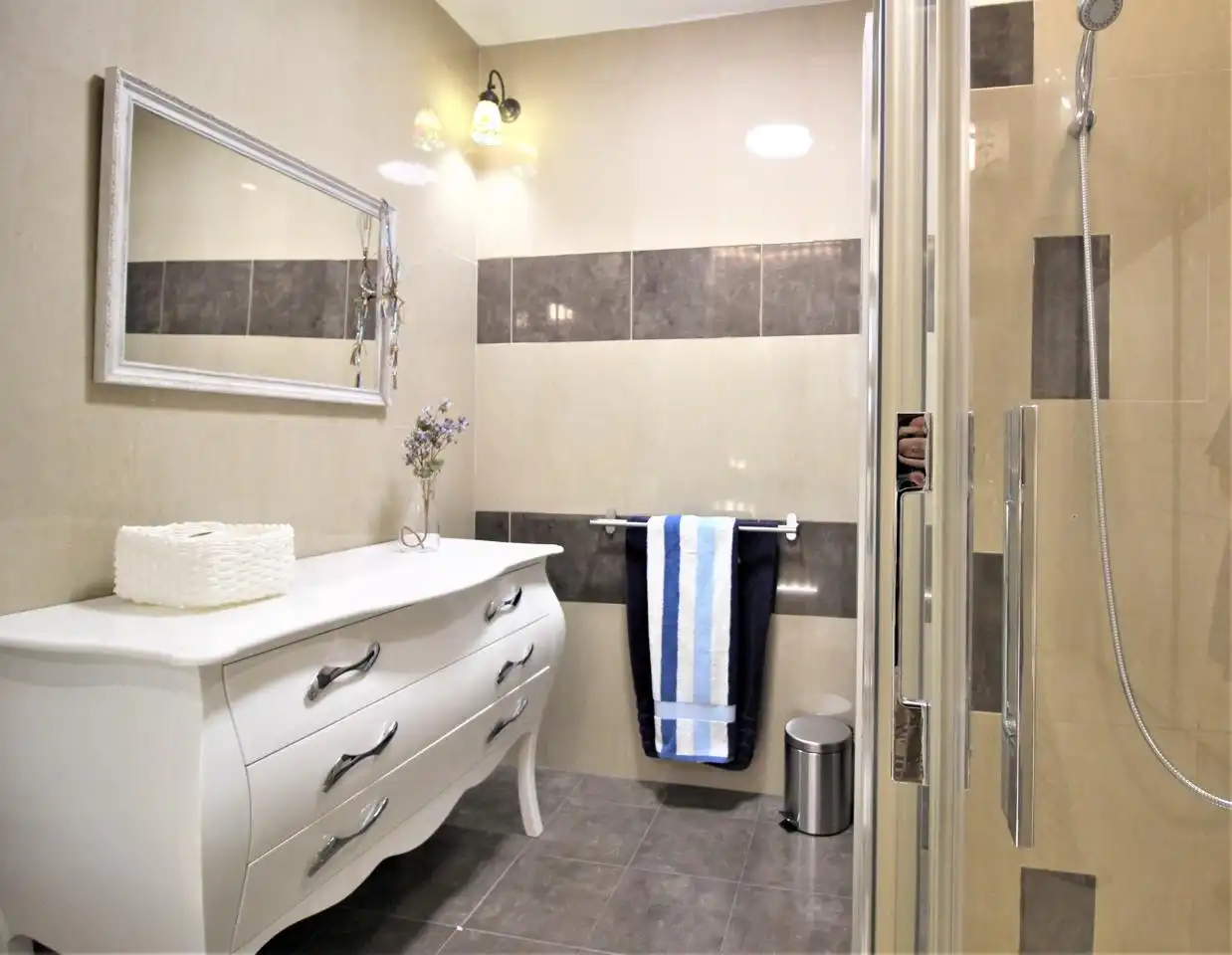 Bathroom of Flat for rent in Almería  with Air Conditioner, Furnished and Internet