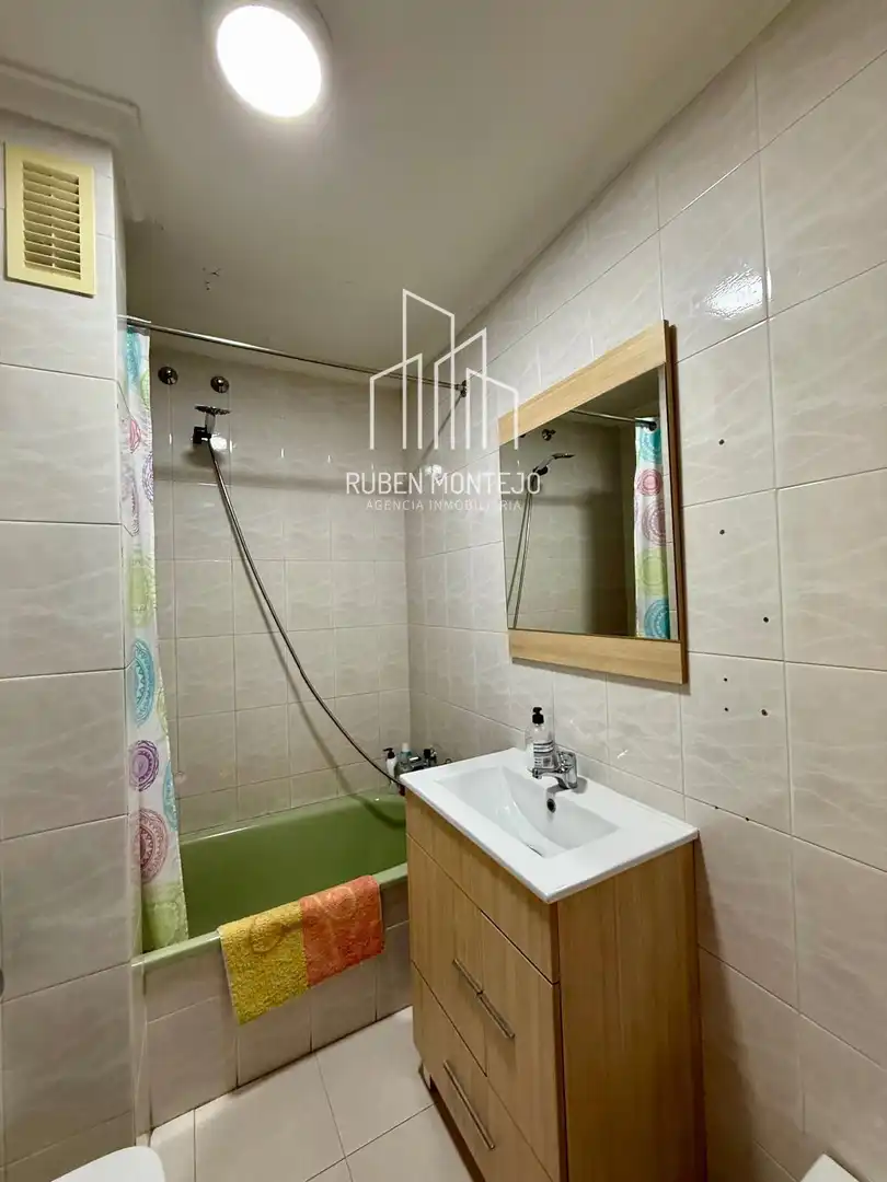 Badezimmer von Wohnung zur Miete in Salamanca mit Heizung, Parkett und Terrasse
