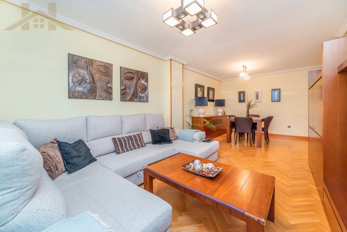 Living room of Flat for sale in Fuenlabrada  with Air Conditioner, Heating and Parquet flooring