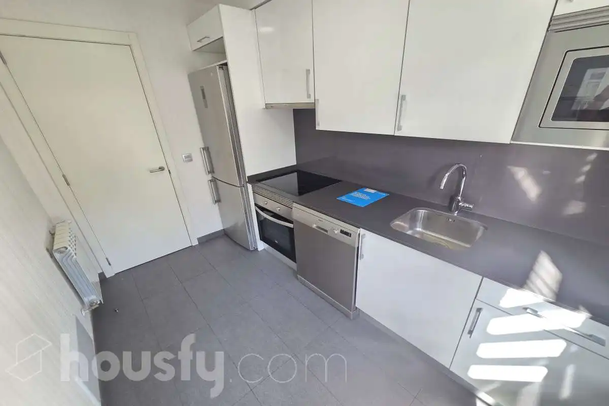 Kitchen of Flat for rent in Madrid  with Air Conditioner, Heating and Storage room