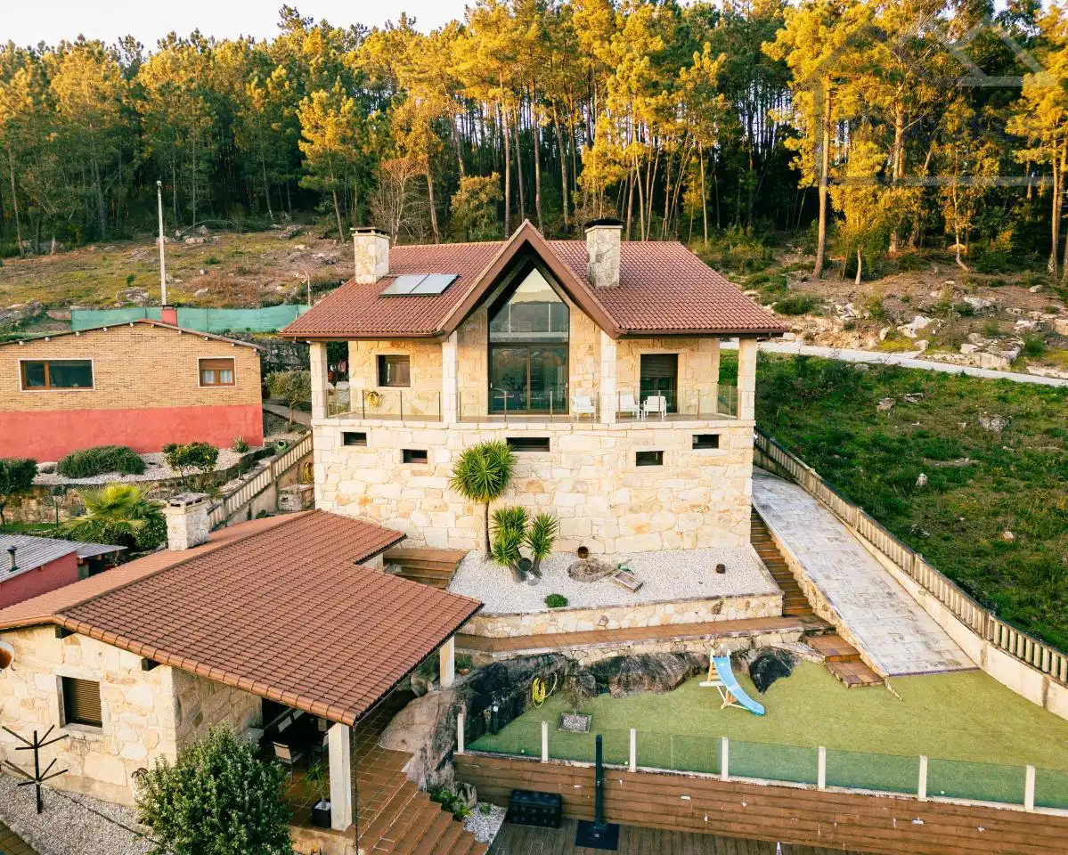 Vista exterior de Casa o chalet en venta en Tui con Calefacción, Jardín privado y Terraza