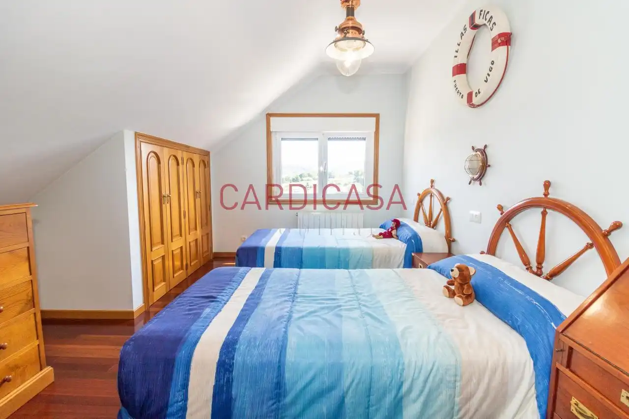 Habitación de Casa o chalet en venta en Vigo  con Calefacción, Jardín privado y Parquet
