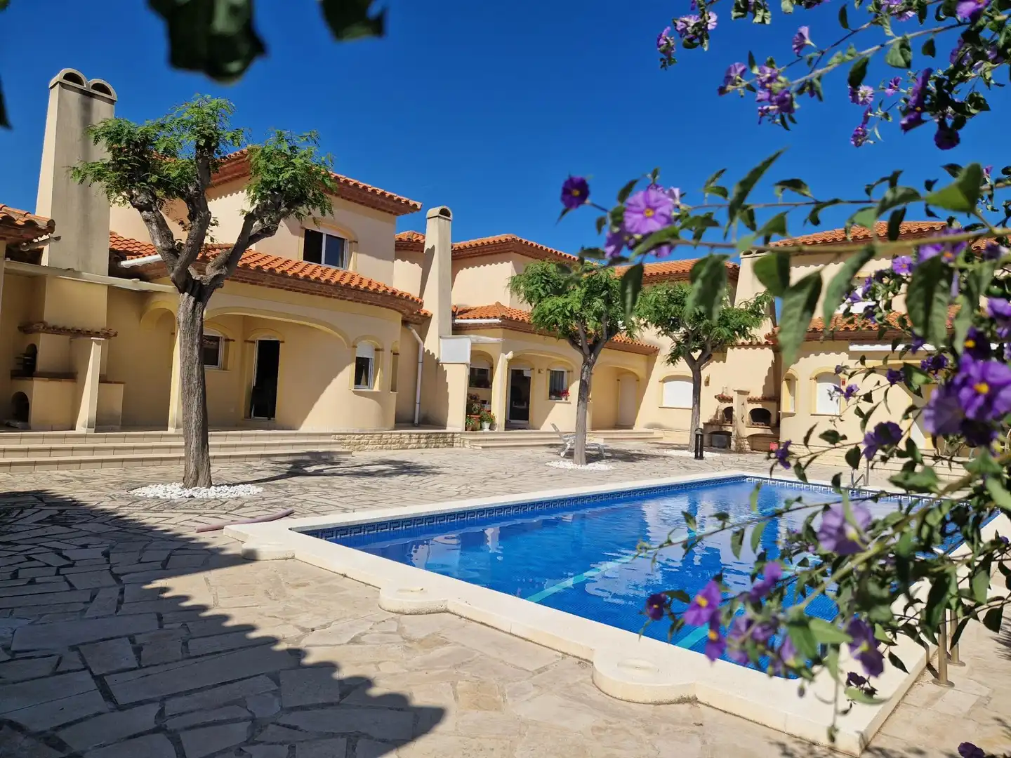 Schwimmbecken von Einfamilien-Reihenhaus zum Verkauf in Mont-roig del Camp mit Privatgarten, Terrasse und Möbliert