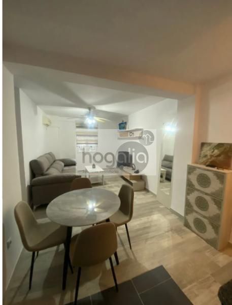 Sala d'estar de Planta baixa de lloguer en  Sevilla Capital amb Aire condicionat i Moblat