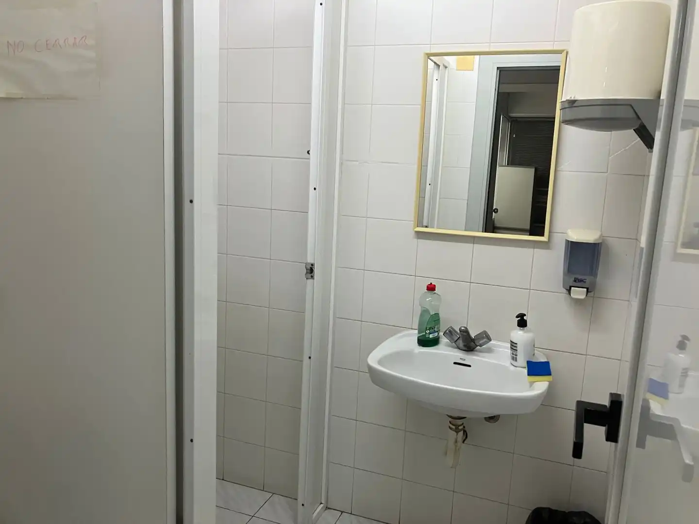 Baño de Nave industrial de alquiler en Teià