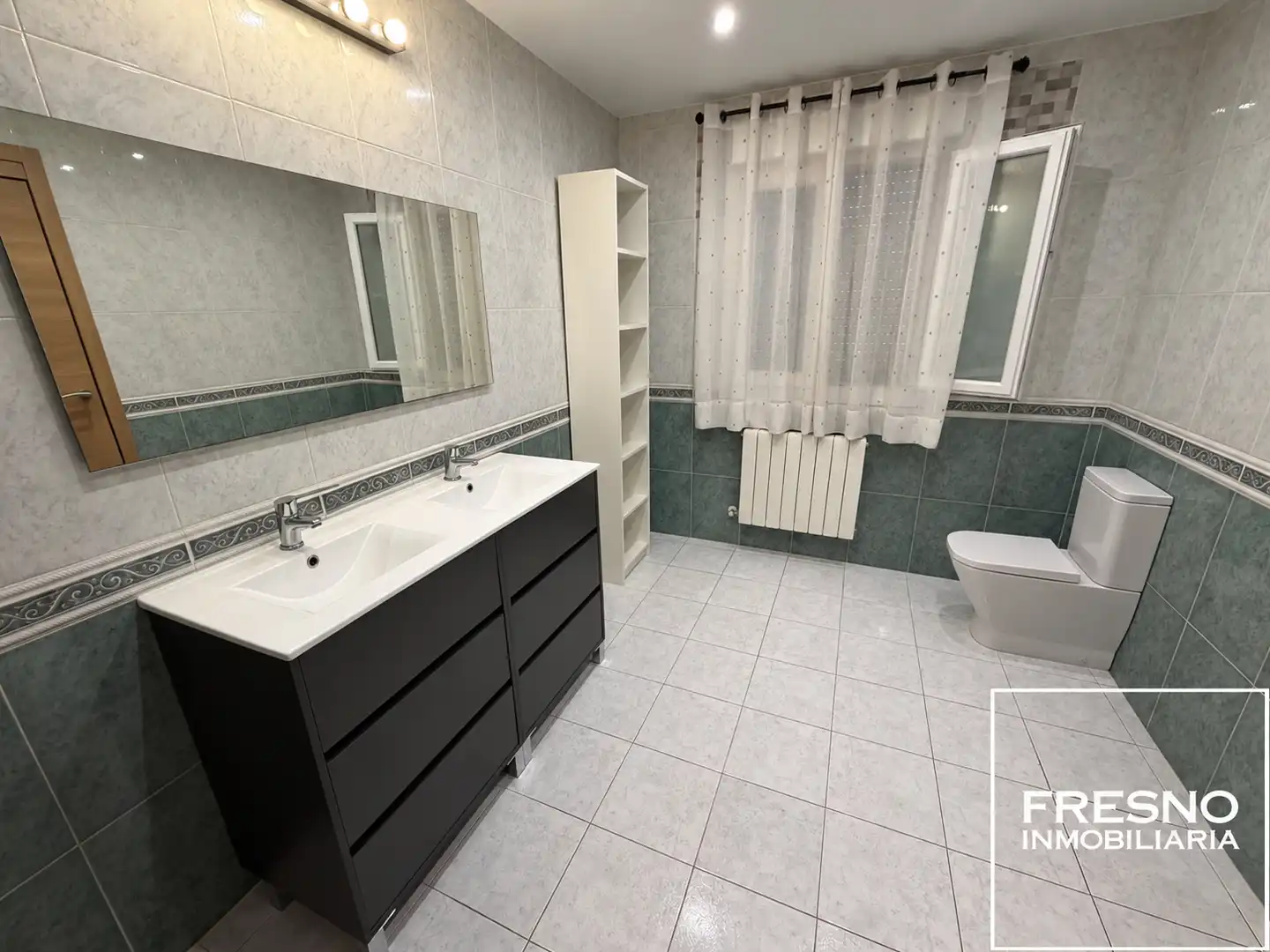 Baño de Casa adosada en venta en Valdepiélagos con Calefacción, Jardín privado y Terraza