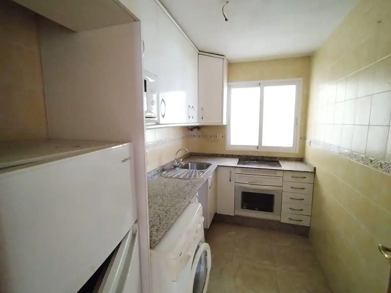 Cocina de Apartamento en venta en Benidorm con Jardín privado, Terraza y Piscina comunitaria