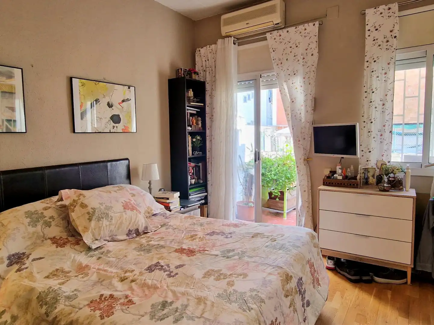 Habitación de Casa adosada en venta en Barcelona con Aire acondicionado, Calefacción y Parquet