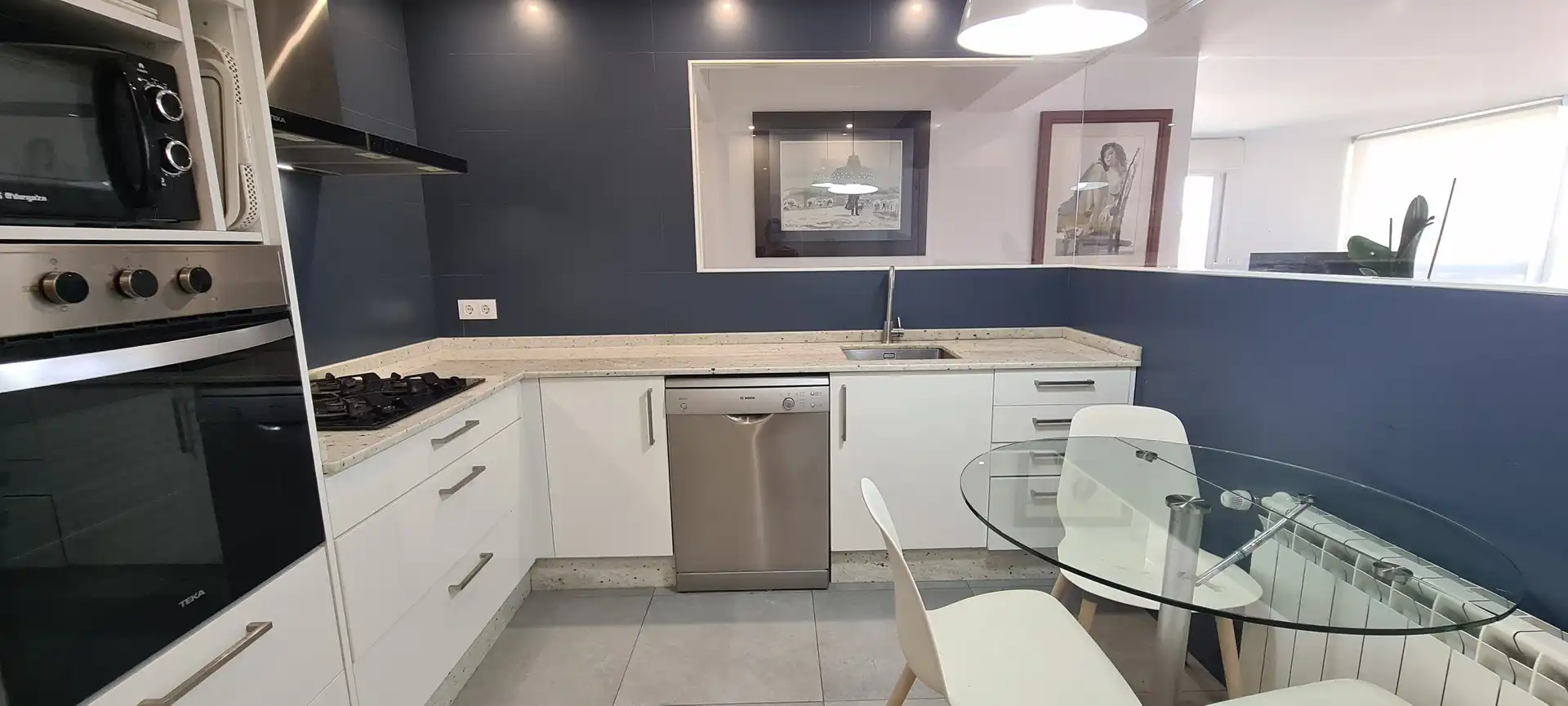 Kitchen of Flat for rent in Vigo   with Heating, Parquet flooring and Oven