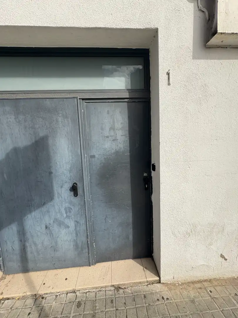 Außenansicht von Garage zum Verkauf in Barcelona