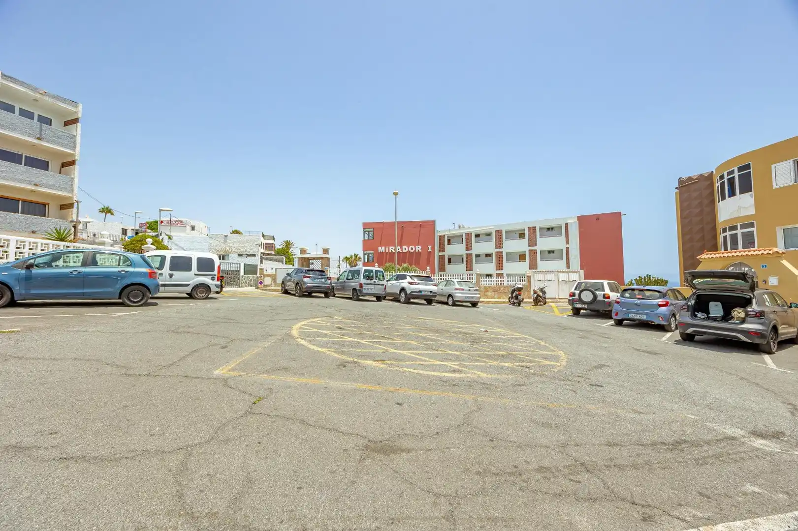 Parking de Estudio en venta en San Bartolomé de Tirajana con Aire acondicionado, Amueblado y Piscina comunitaria