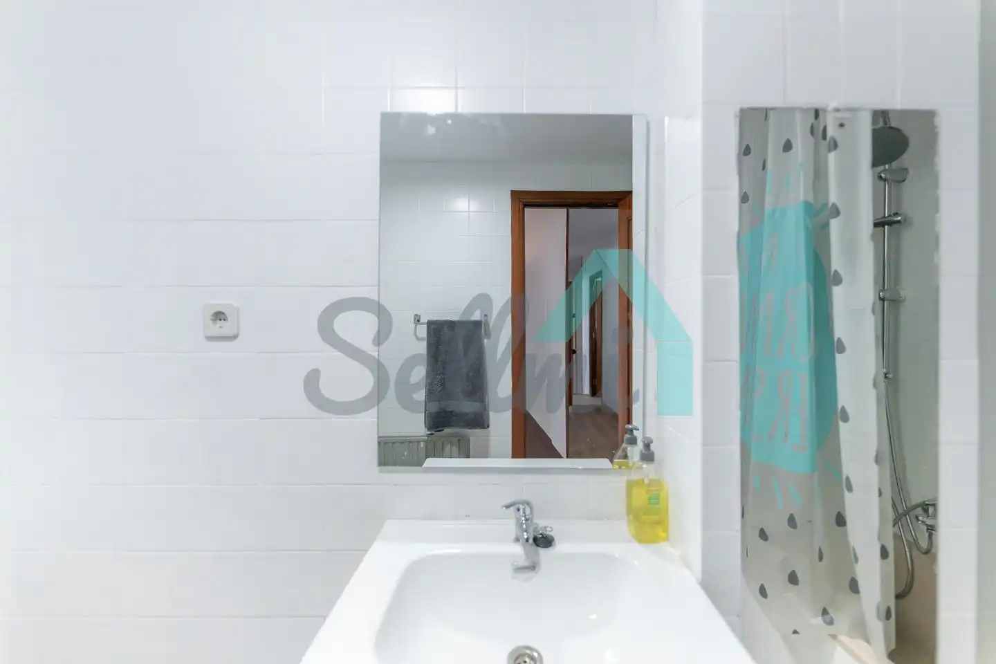 Bathroom of Flat for rent in Oviedo   with Heating, Parquet flooring and Furnished