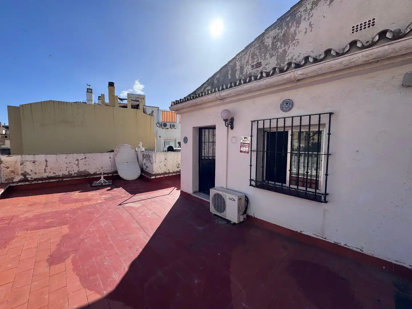 Außenansicht von Einfamilien-Reihenhaus zum Verkauf in Málaga mit Klimaanlage und Heizung
