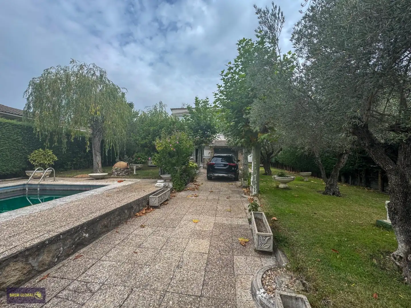 Jardí de Casa o xalet en venda en Cabanillas de la Sierra amb Jardí privat, Traster i Piscina
