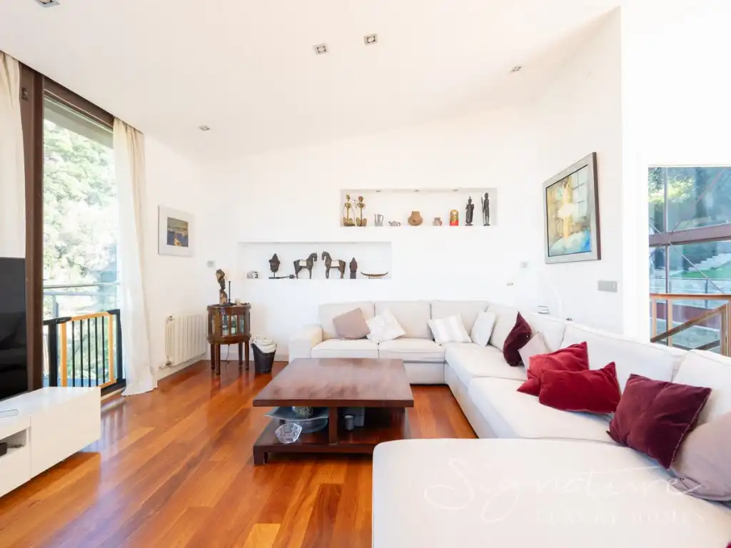Sala d'estar de Casa o xalet en venda en Barcelona amb Aire condicionat