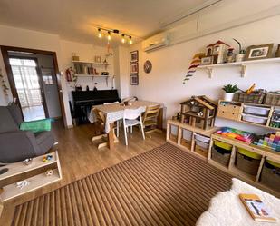 Living room of Flat for sale in Cerdanyola del Vallès  with Air Conditioner, Heating and Parquet flooring