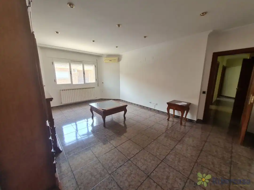 Sala d'estar de Casa adosada en venda en Ribaforada amb Aire condicionat, Calefacció i Terrassa
