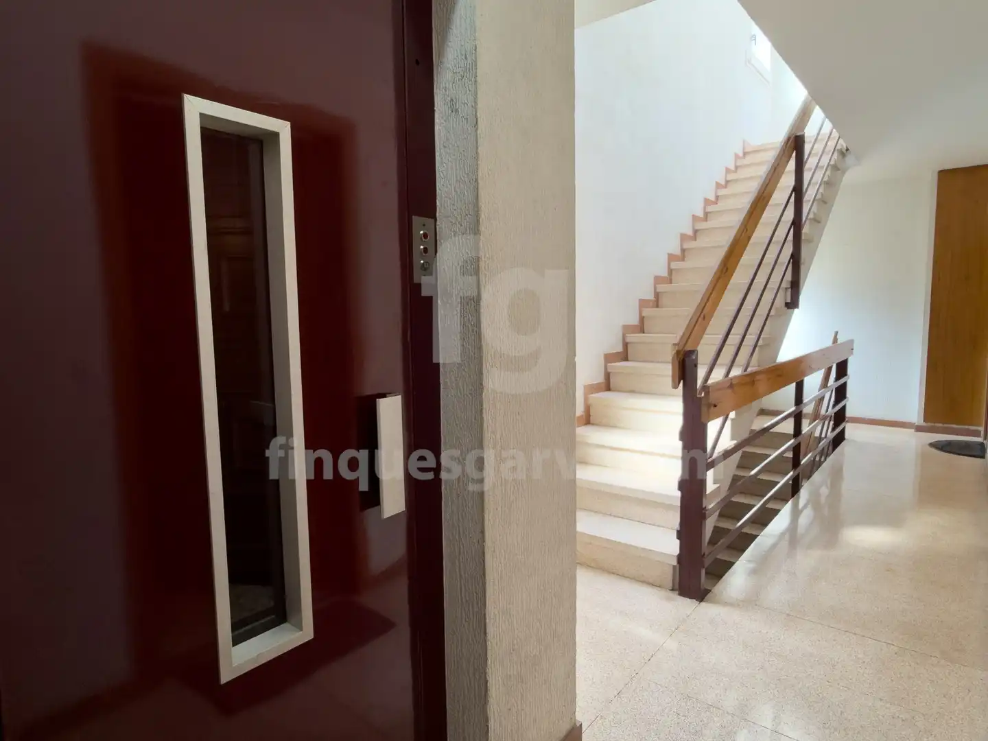 Piso en venta en L'Hospitalet de Llobregat con Calefacción y Balcón
