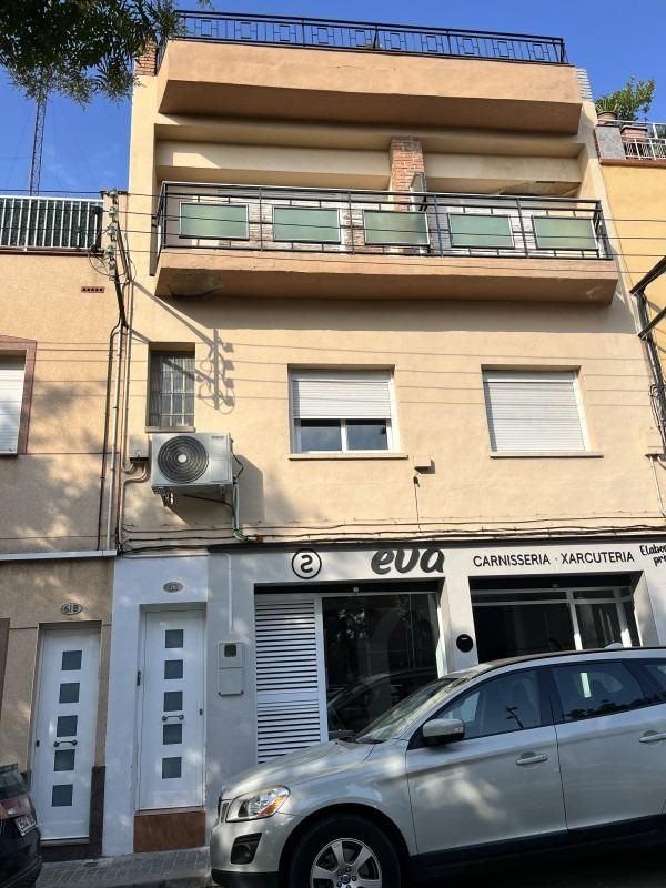 Vista exterior de Pis en venda en Sabadell