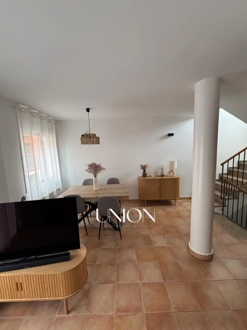 Wohnzimmer von Einfamilien-Reihenhaus zur Miete in Sant Feliu de Guíxols mit Klimaanlage, Heizung und Terrasse