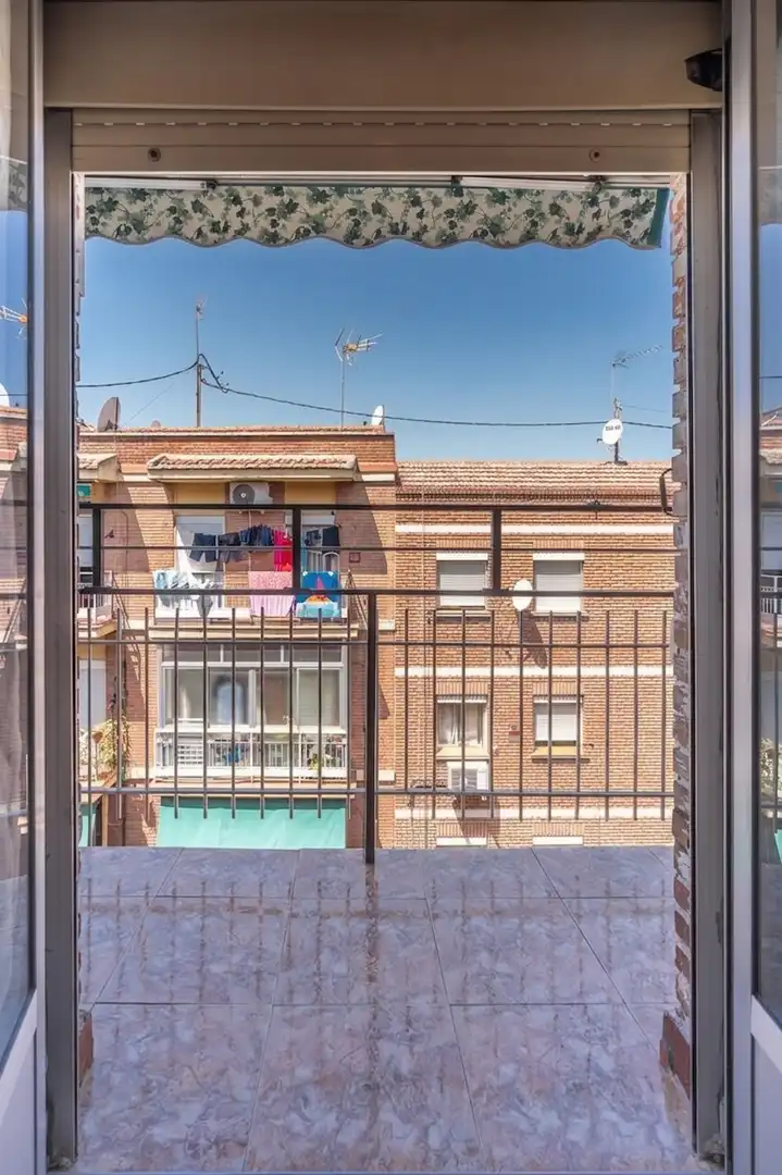 Vista exterior de Pis en venda en Madrid amb Calefacció i Terrassa