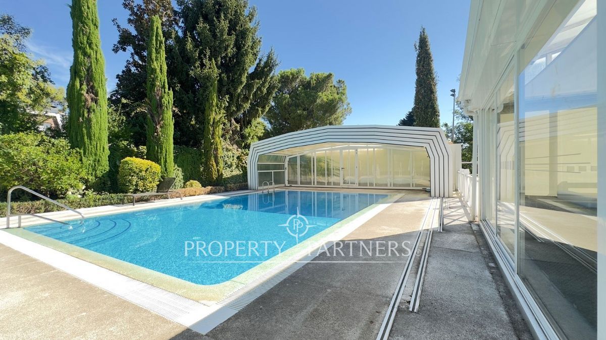 Piscina de Casa o xalet en venda en  Madrid Capital amb Aire condicionat, Jardí privat i Piscina