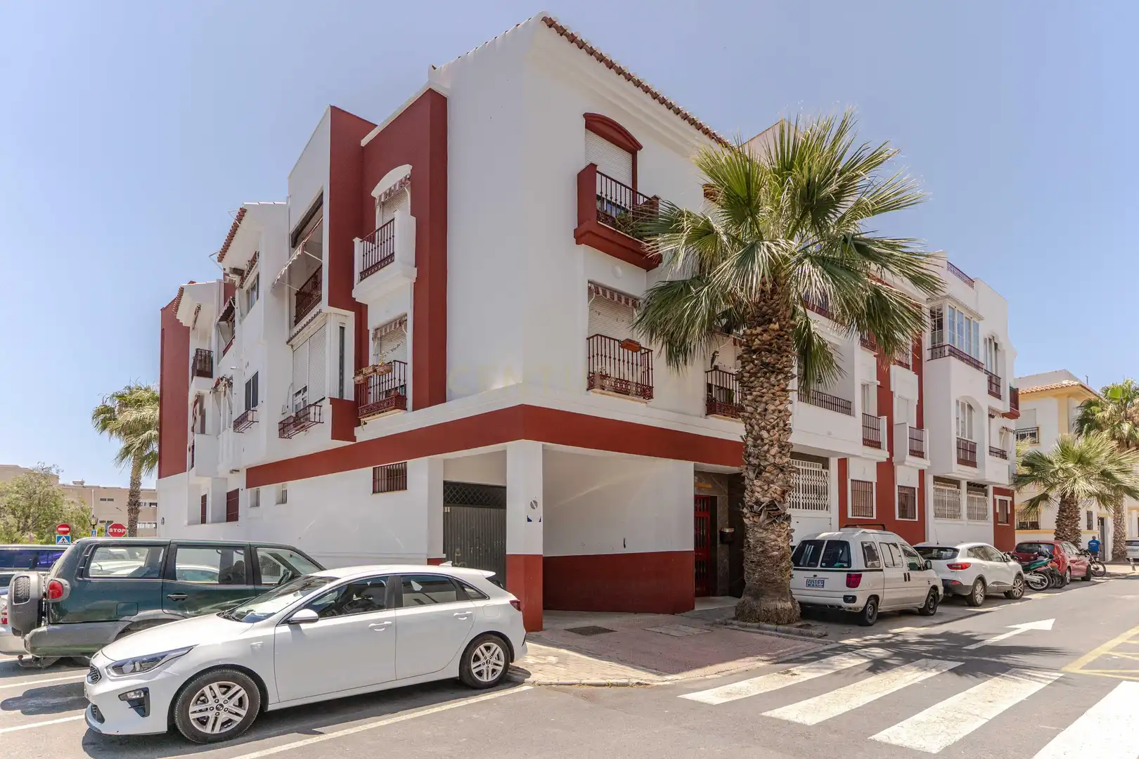 Apartament amb terrassa en venda a C. Abén Humeya, Salobreña, Spain Edificio sotillo