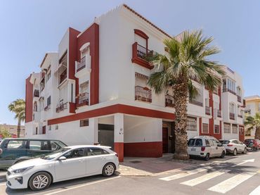 Apartament amb balcó en venda a C. Abén Humeya, Salobreña, Spain Edificio sotillo