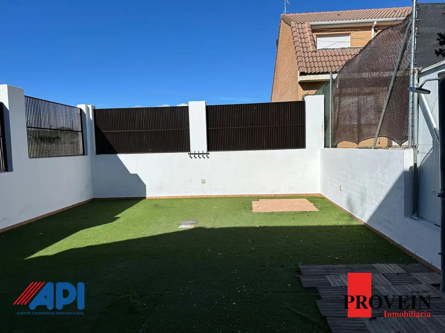 Terrassa de Casa adosada en venda en Santa Cruz del Retamar amb Calefacció, Jardí privat i Forn