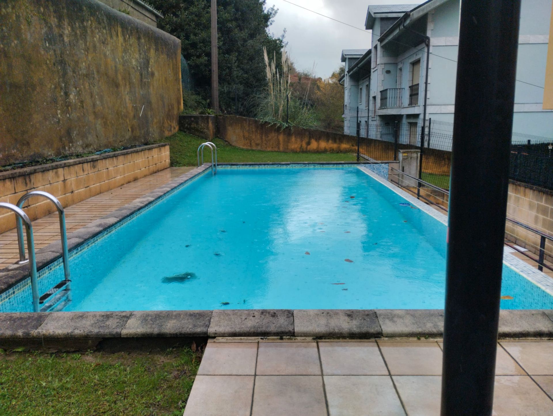 Piscina de Pis en venda en Limpias amb Calefacció, Terrassa i Moblat