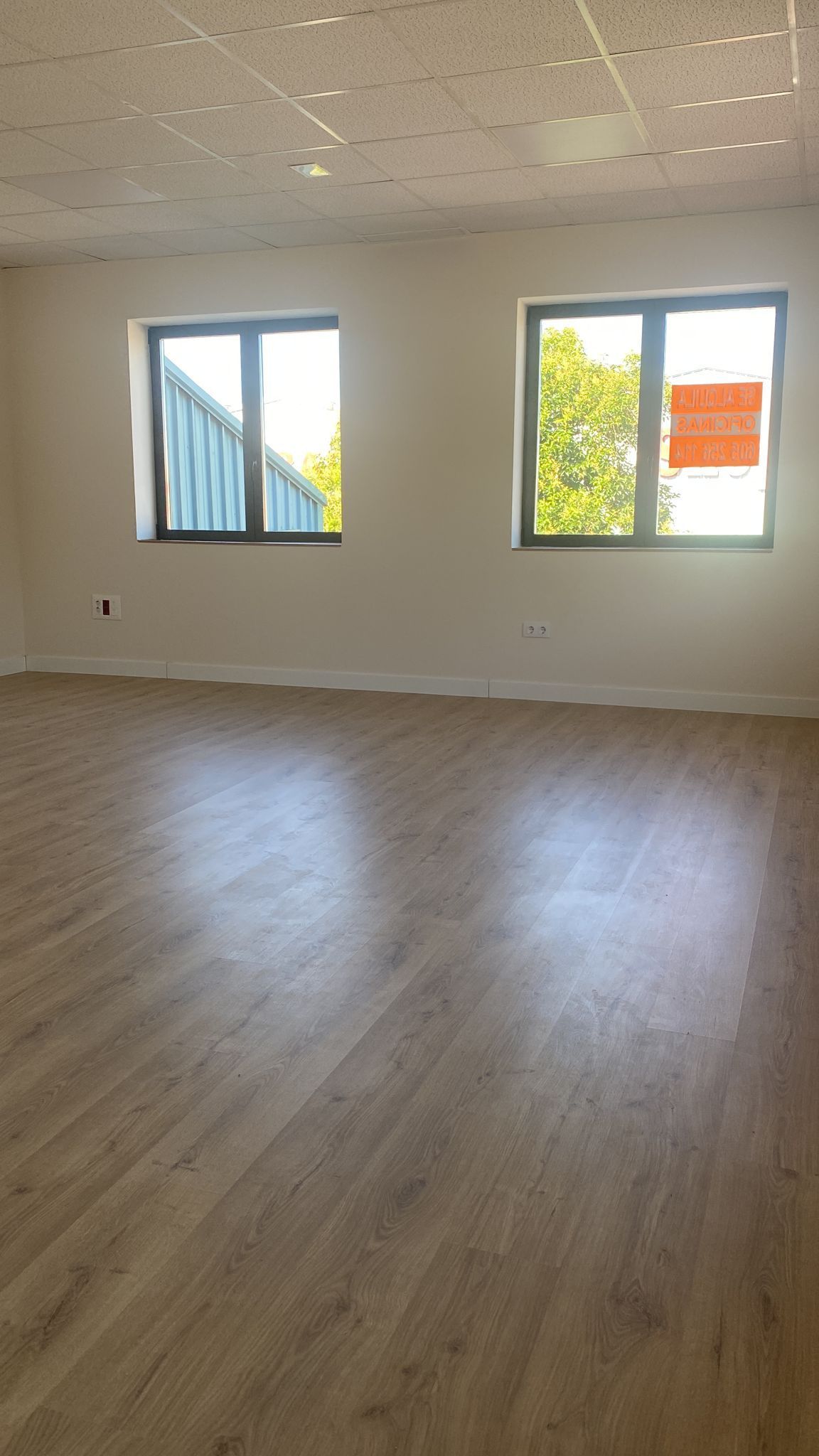 Office to rent in Pinto  with Air Conditioner