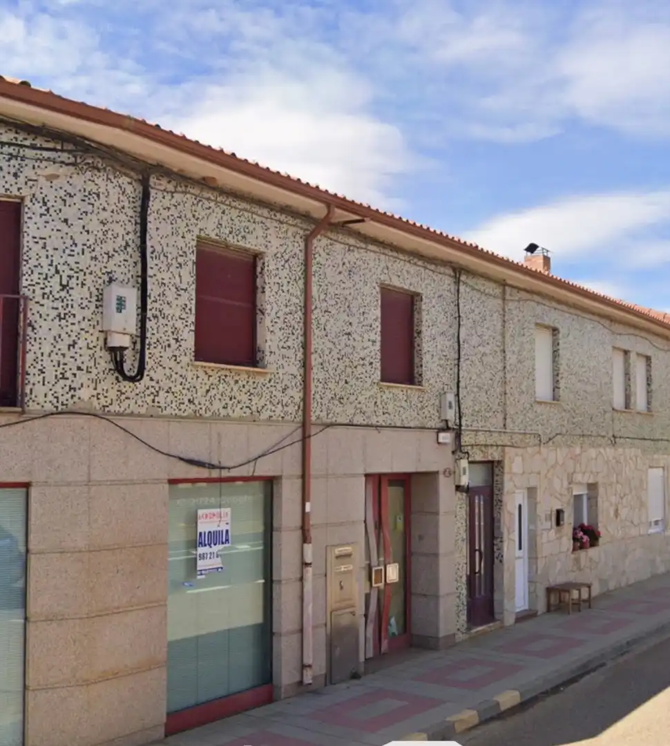 Vista exterior de Casa o xalet en venda en Santa Cristina de Valmadrigal amb Calefacció i Moblat
