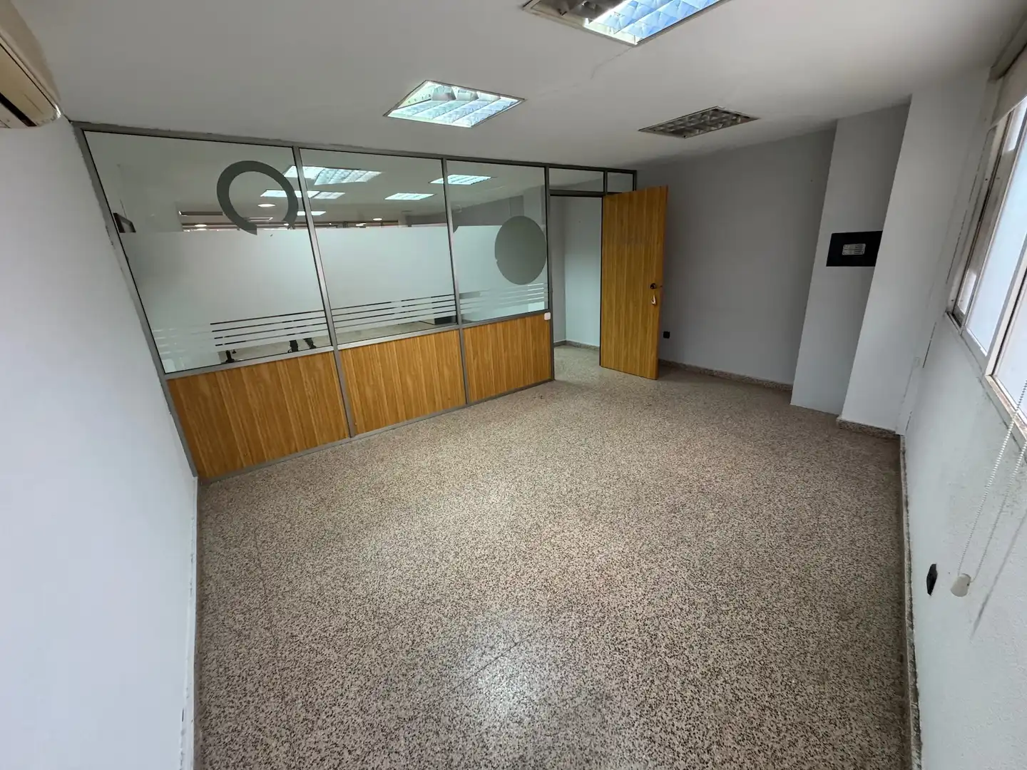 Business premises for sale in Calle de la Virgen, imagen 2