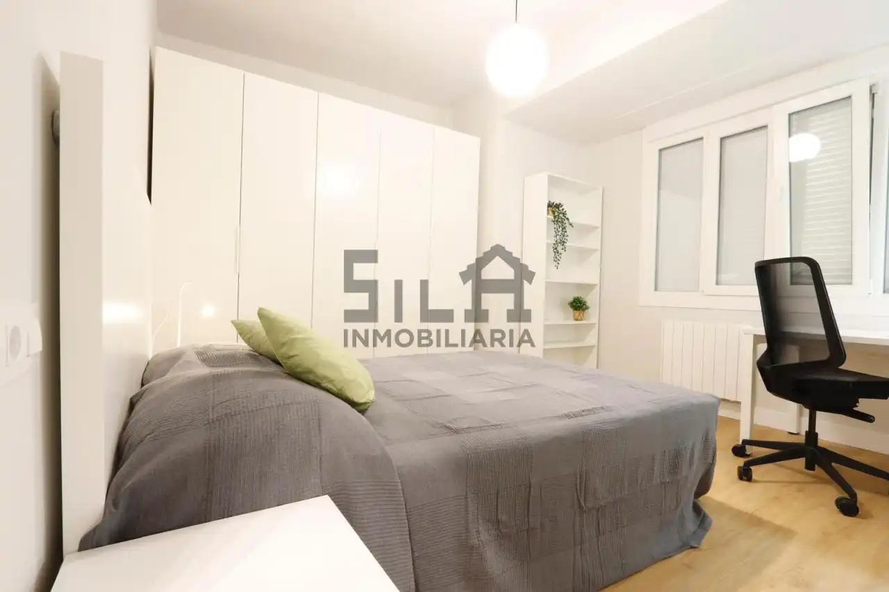 Habitación de Piso para compartir en Ourense Capital  con Calefacción y Amueblado