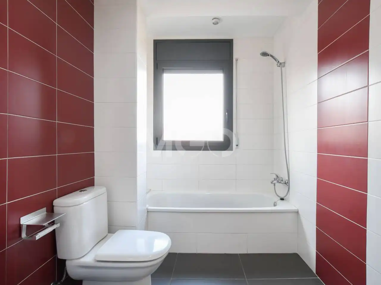 Badezimmer von Wohnung zum Verkauf in Manlleu mit Heizung, Parkett und Terrasse