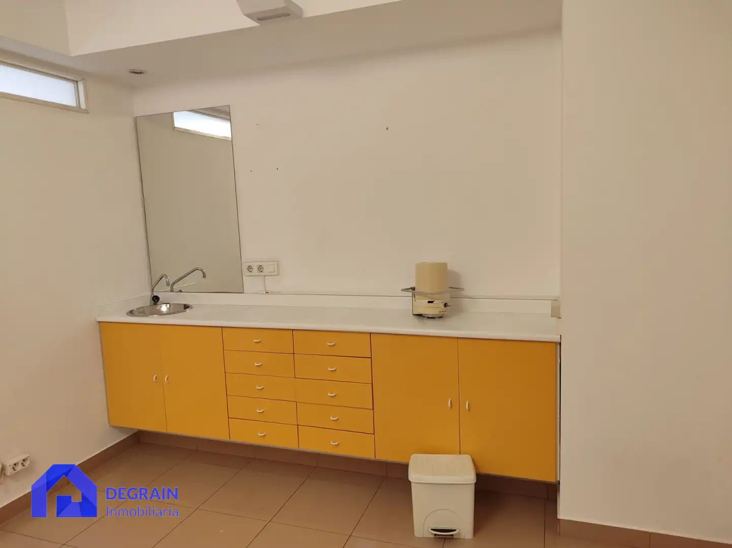 Badezimmer von Büro zum Verkauf in Oviedo  mit Heizung