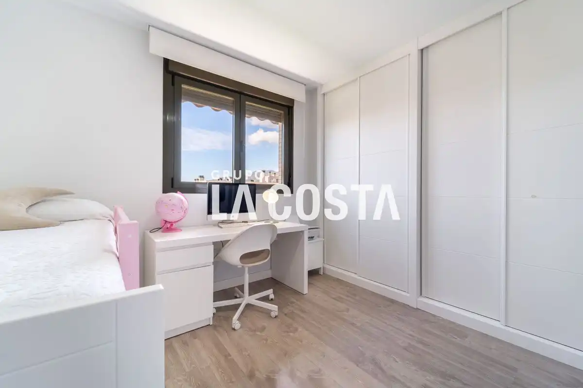 Habitación de Ático en venta en Torremolinos con Aire acondicionado, Terraza y Trastero