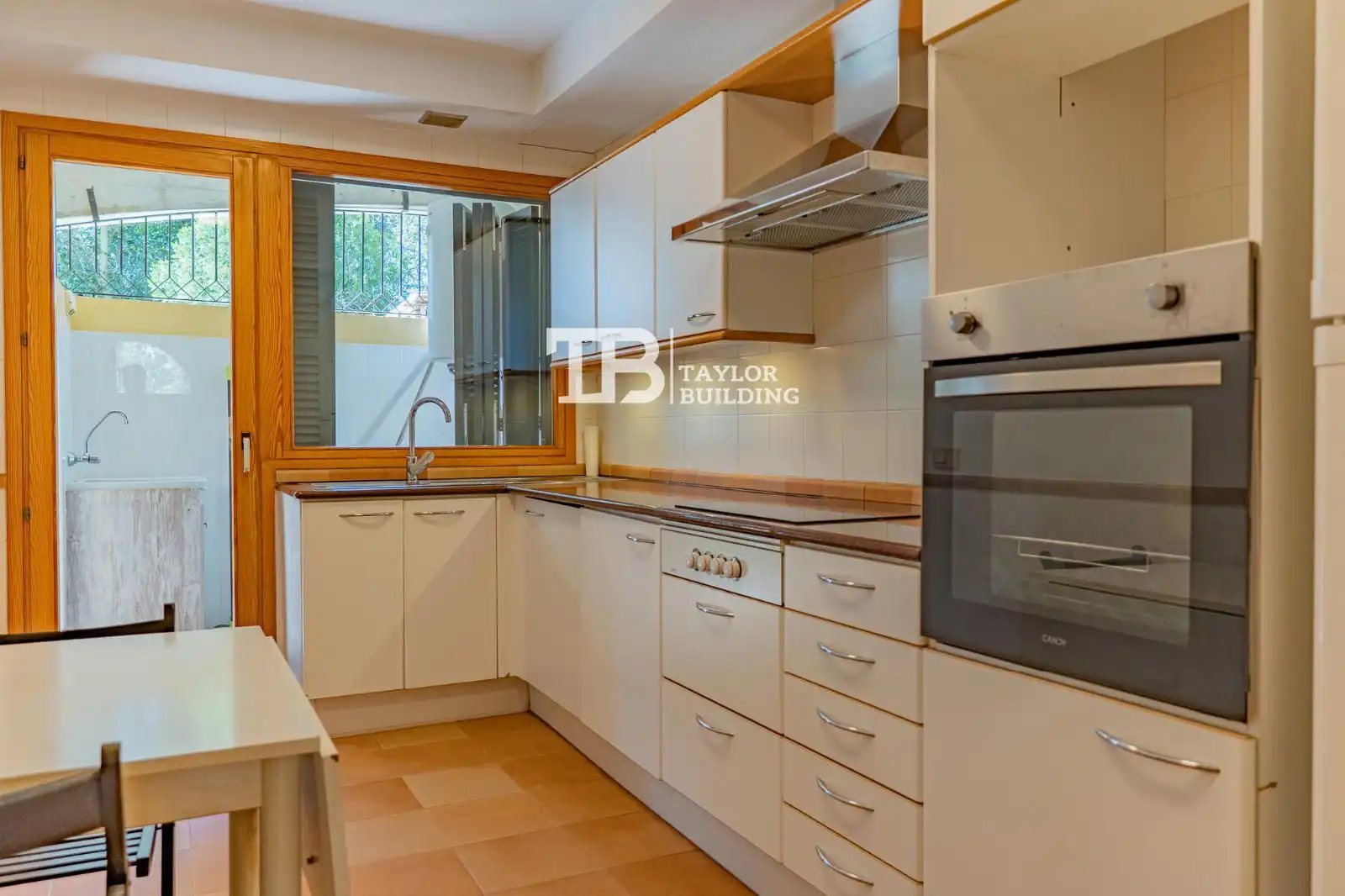 Küche von Wohnung zum Verkauf in  Palma de Mallorca mit Klimaanlage, Heizung und Privatgarten
