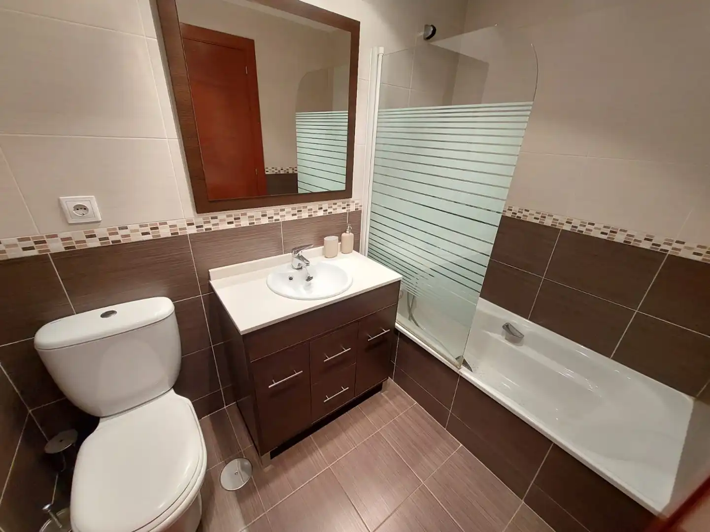 Baño de Piso de alquiler en Gijón  con Calefacción, Jardín privado y Parquet