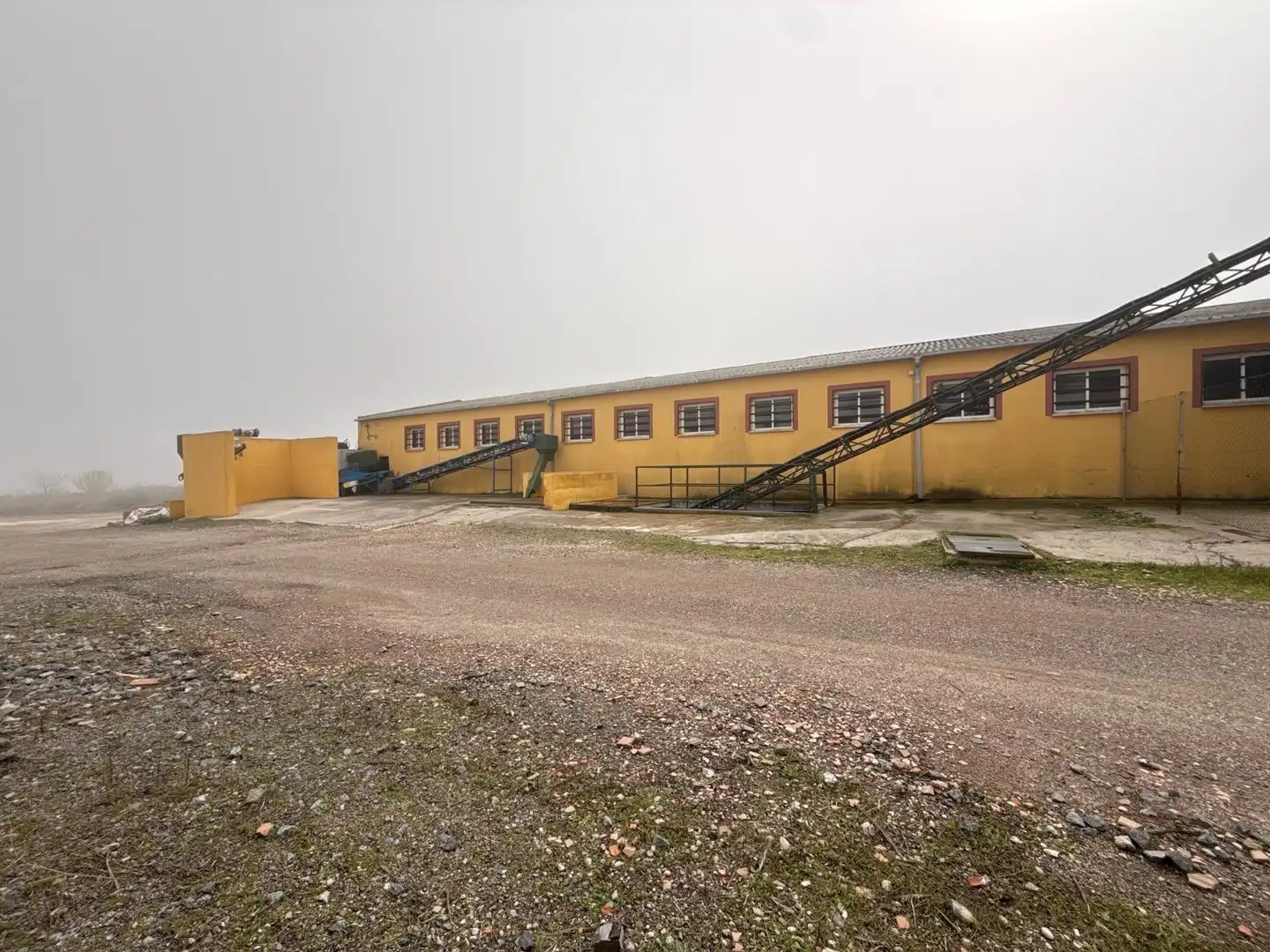 Vista exterior de Nave industrial en venta en Olías del Rey