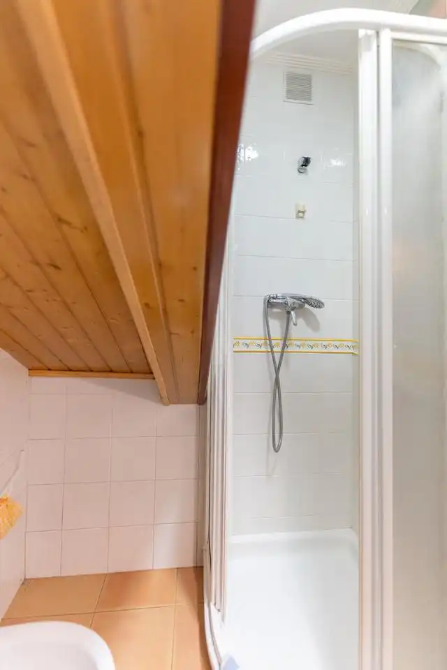 Baño de Casa adosada en venta en Somiedo con Calefacción, Jardín privado y Terraza
