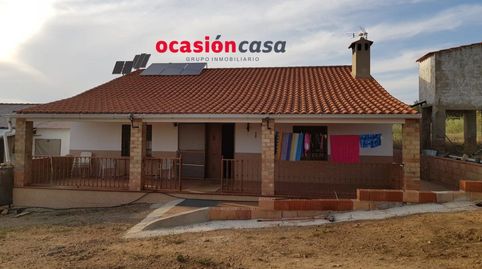 FINCA DE OLIVOS Y ENCINAR CON VIVIENDA
