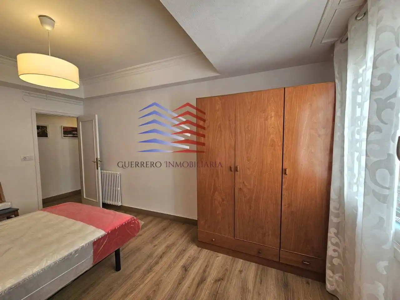 Habitación de Piso de alquiler en Ourense Capital  con Calefacción, Parquet y Alarma