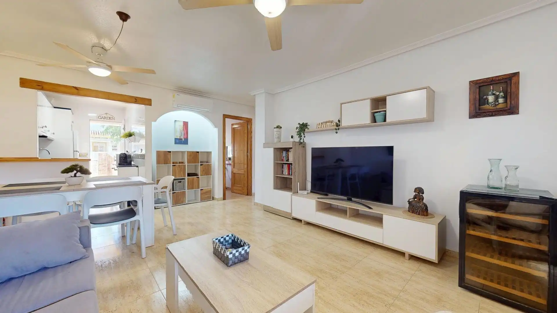 Sala d'estar de Casa o xalet en venda en Pilar de la Horadada amb Aire condicionat, Terrassa i Traster